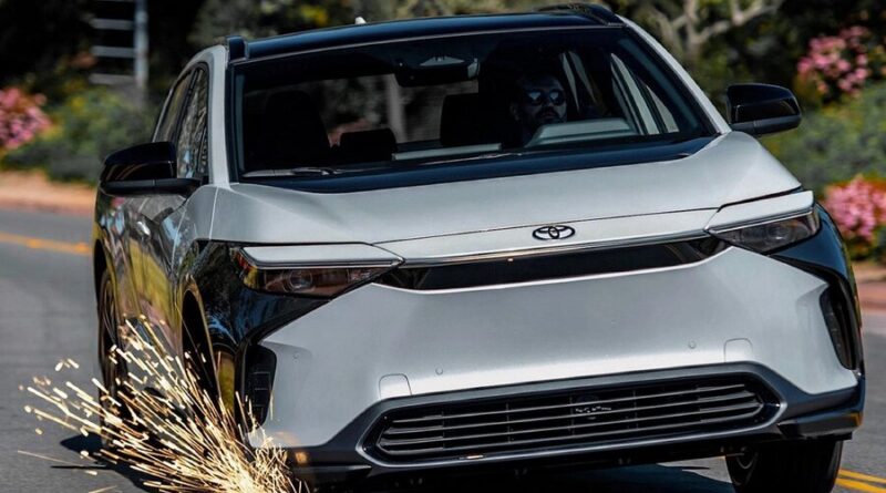 Toyota tvärvänder: Tio nya elbilar till 2026