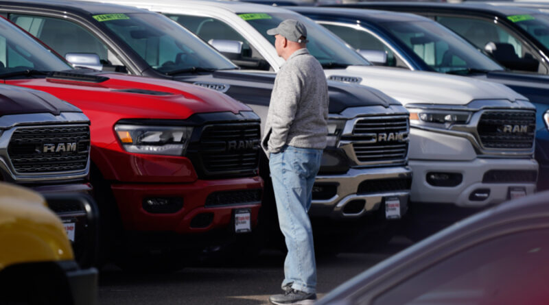 Nästan hälften av återförsäljare vill inte sälja elbilar