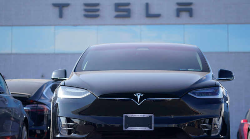 Rea igen på Tesla – lyxbilarna ska bara bort