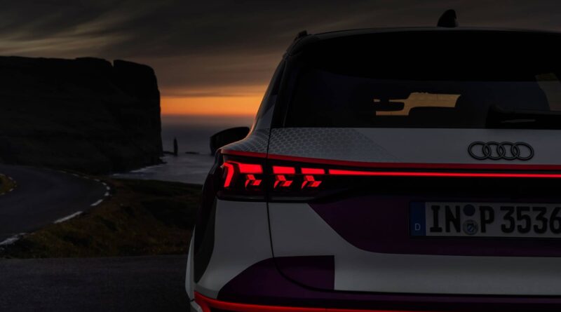 Audi Q6 e-tron först i världen med digitala ljussignaturer