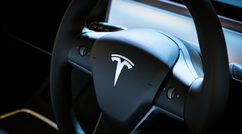 NHTSA granskar Tesla för problem med styrningen i Model 3 och Model Y