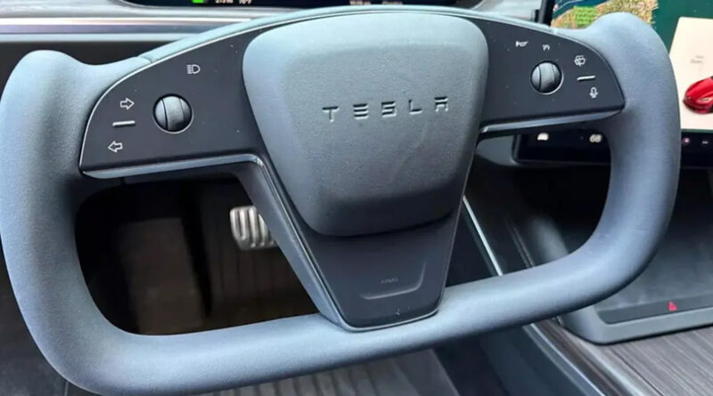 Tesla får kritik för nya ratten: Fortfarande usel kvalitet