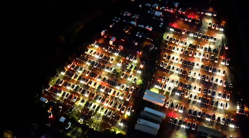 Video: Se världens största Tesla Light Show med 255 Teslor