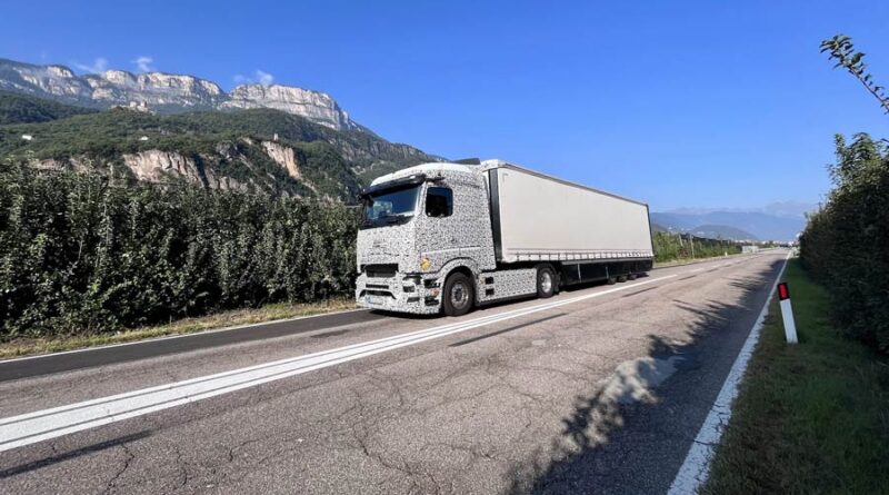 Mercedes kör ellastbil över Alperna – utan laddstopp