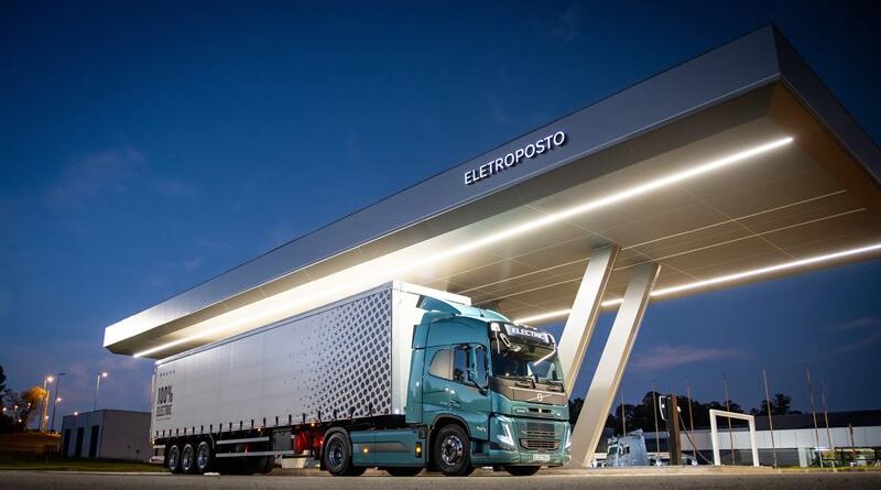 Volvo Lastvagnar har levererat sina första eldrivna lastbilar i Sydamerika