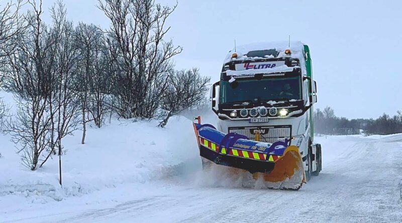 Eldriven plogbil röjer framgångsrikt snö på E6:an i Norge