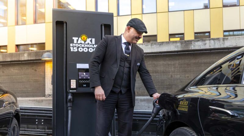 Taxi Stockholm får egna snabbladdare i city