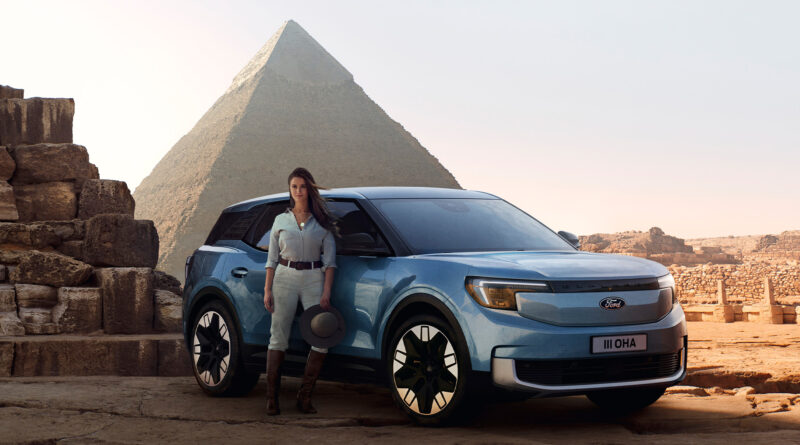 Hon reser jorden runt med elbilen Ford Explorer