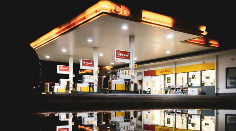 Shell säljer sina mackar – satsar på laddstationer