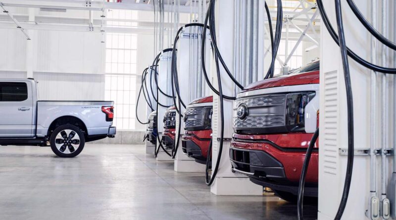 Ford skjuter på elektriskt jättesuv till 2027 – väntar in kunder och batteriteknologi