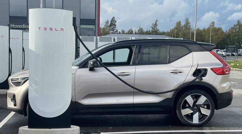 Tesla testar att maxa laddeffekten till 323 kW