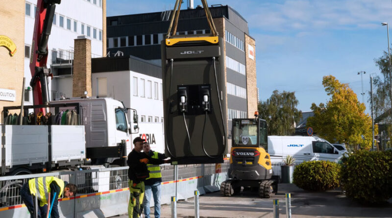 50 laddstolpar med energilager för snabbladdning i Stockholm