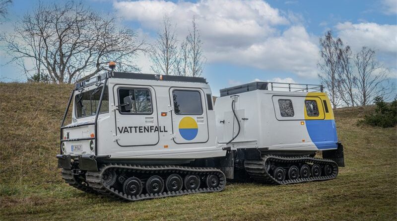 Världens första eldrivna bandvagn provkörd utanför Boxholm